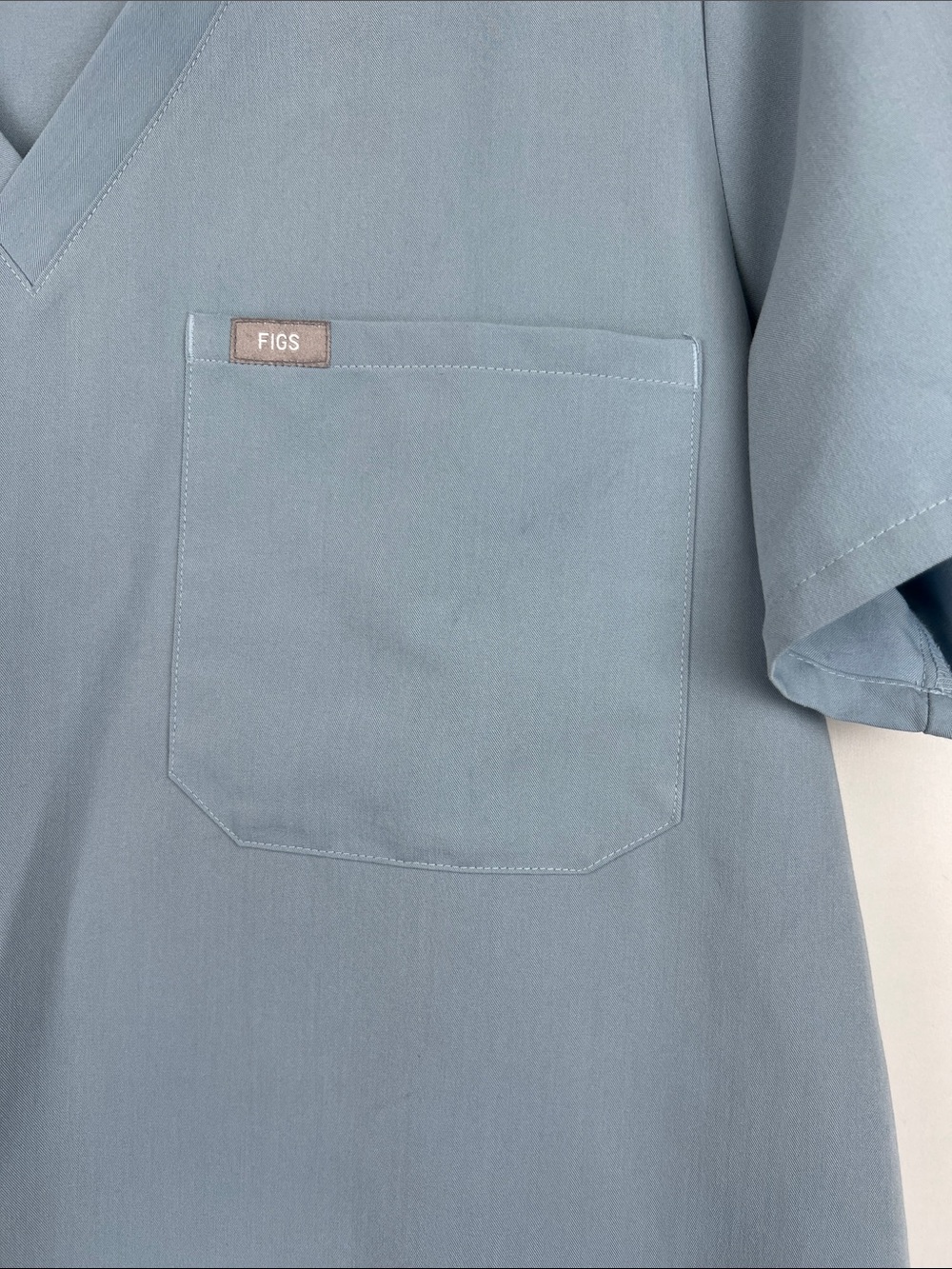 FIGS Women's V-Neck Scrub Top in Light Blue Size XL - Picture 5 of 9